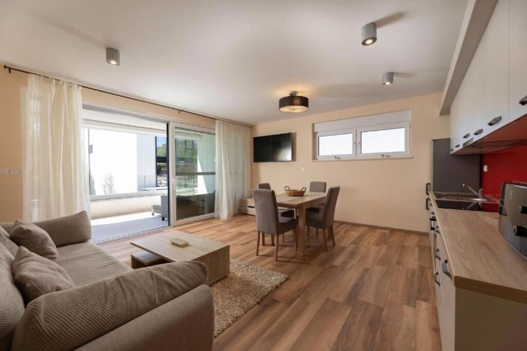 Apartments Marina มาลินสกา ภายนอก รูปภาพ